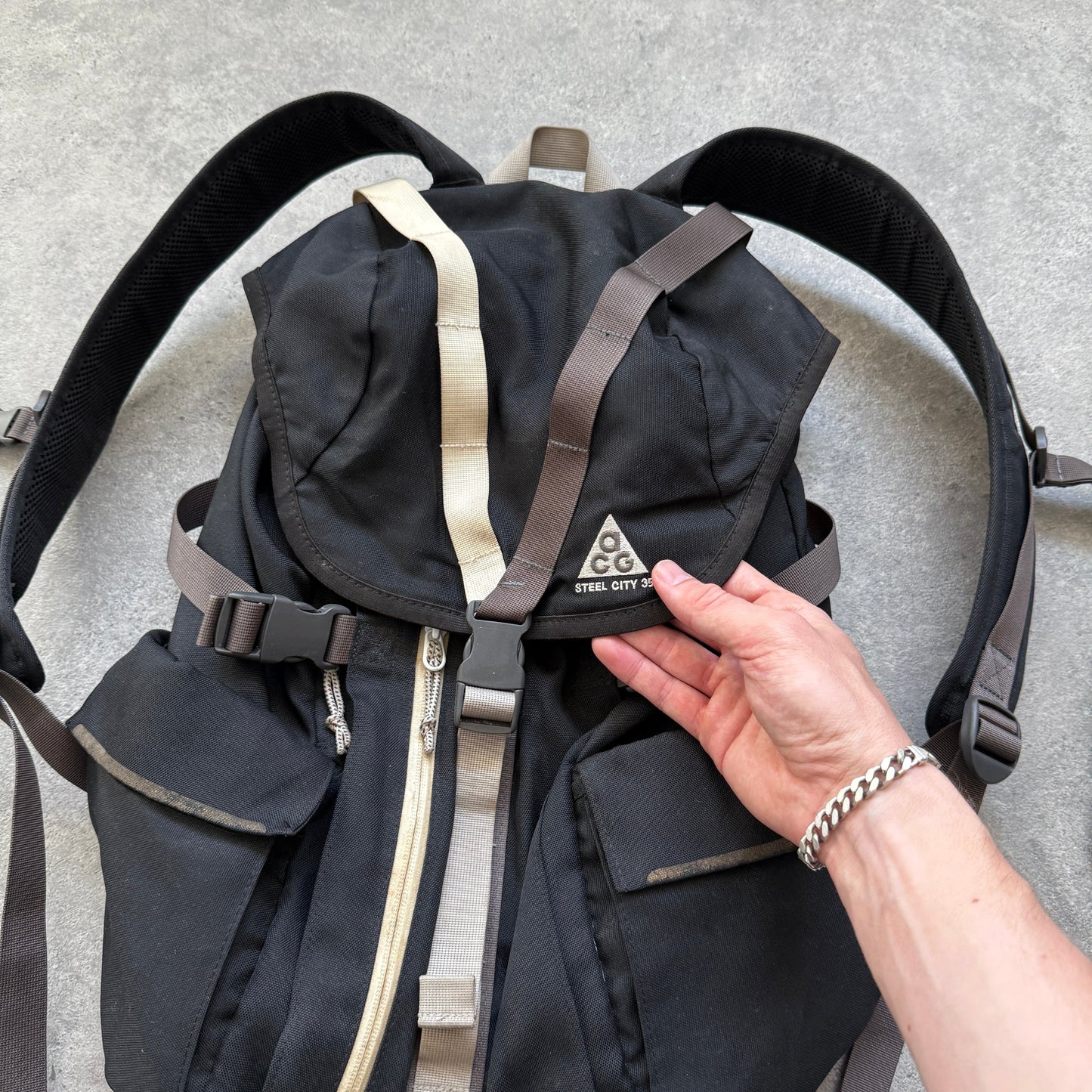 Nike ACG 1990s Steel City 35L backpack (22”x15”)