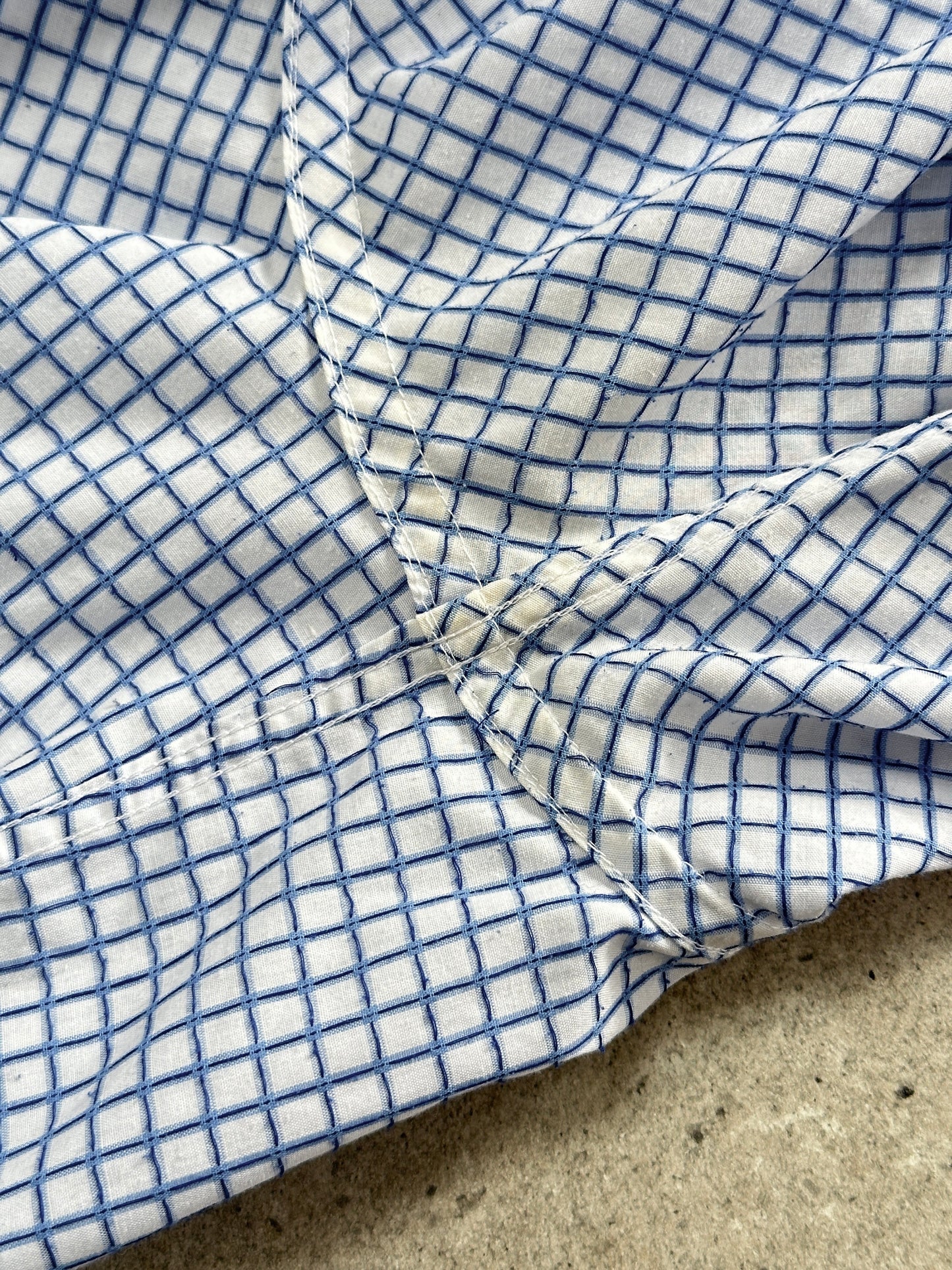 Yves Saint Laurent Pour Homme check cotton short sleeve logo shirt in XL, featuring a classic pattern and casual fit.