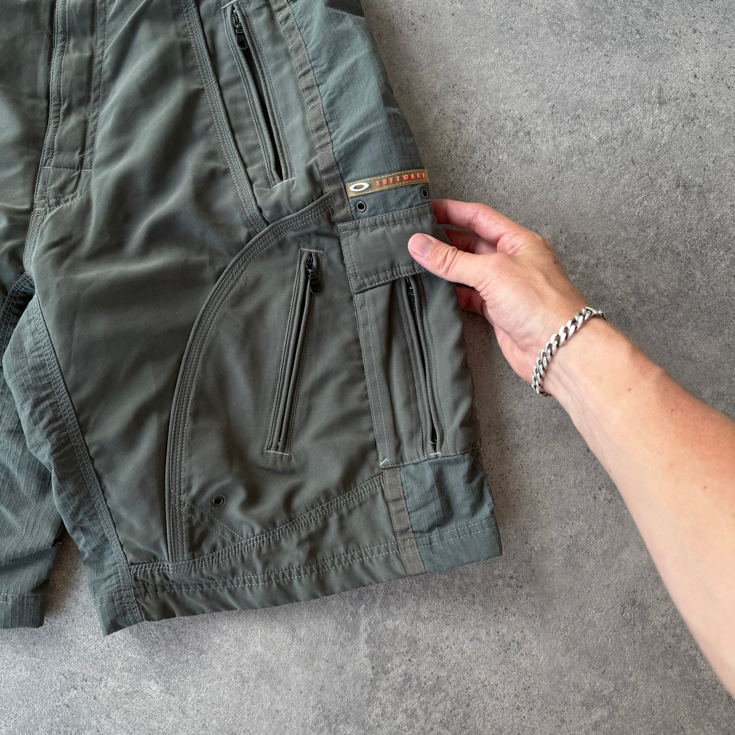 Oakley Software RARE 2000s technical ripstop cargo shorts (M)