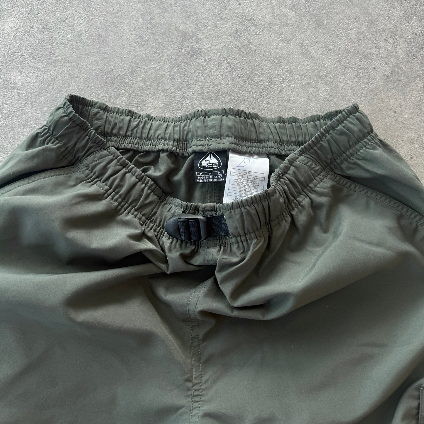 Nike ACG 2000s technical cargo shorts (M)