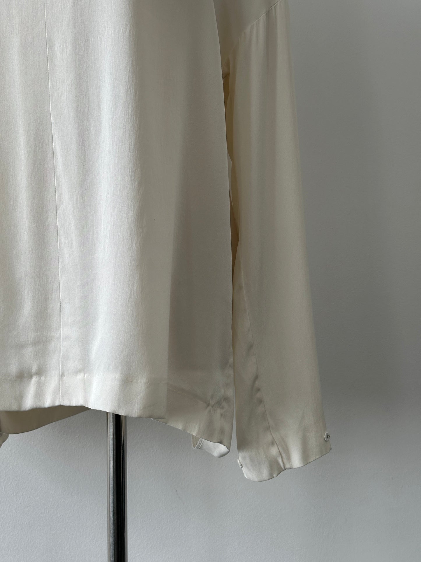 Winser London Pure Silk Minimal V Neck Top - M