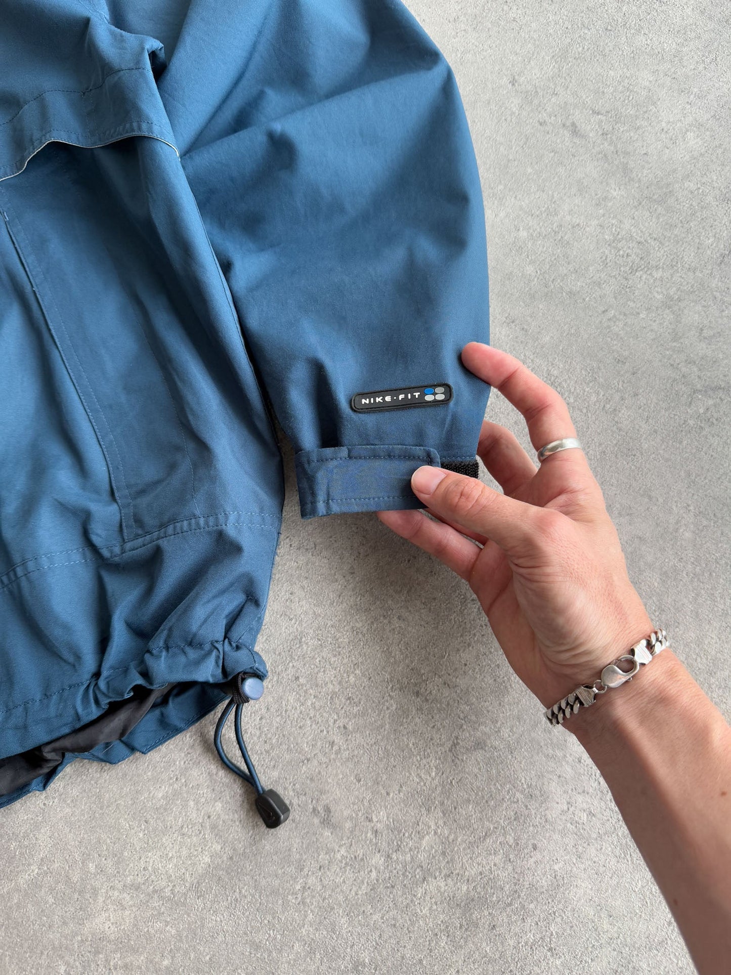 nike acg 1990s lightweight technical waterproof jacket (m)