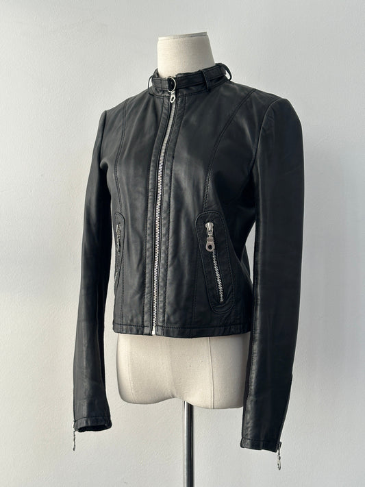 Vintage 2000s fitted moto lamb leather jacket in black, XS, with classic collar and zip front, styled for a sleek, edgy look.