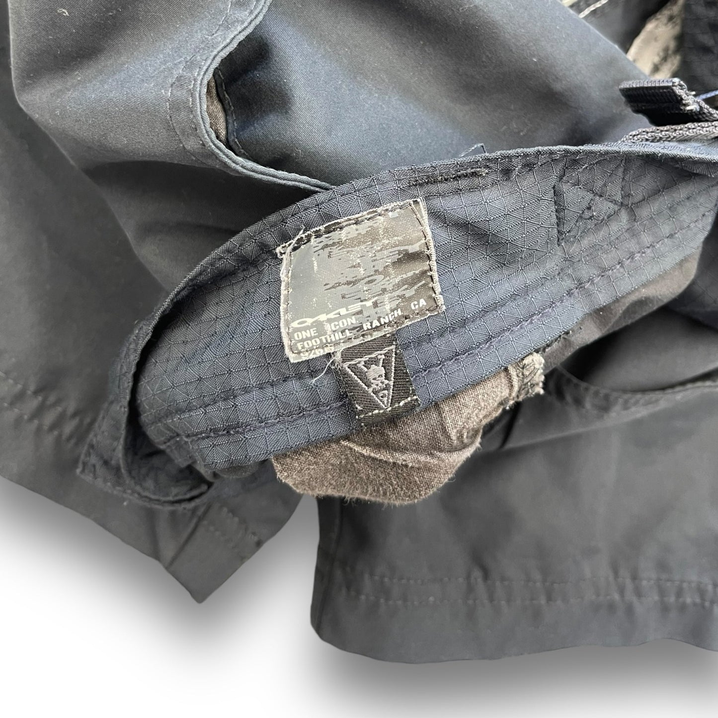 2000's Oakley Contrast Stitch Shorts (36) | Default Title, Navy