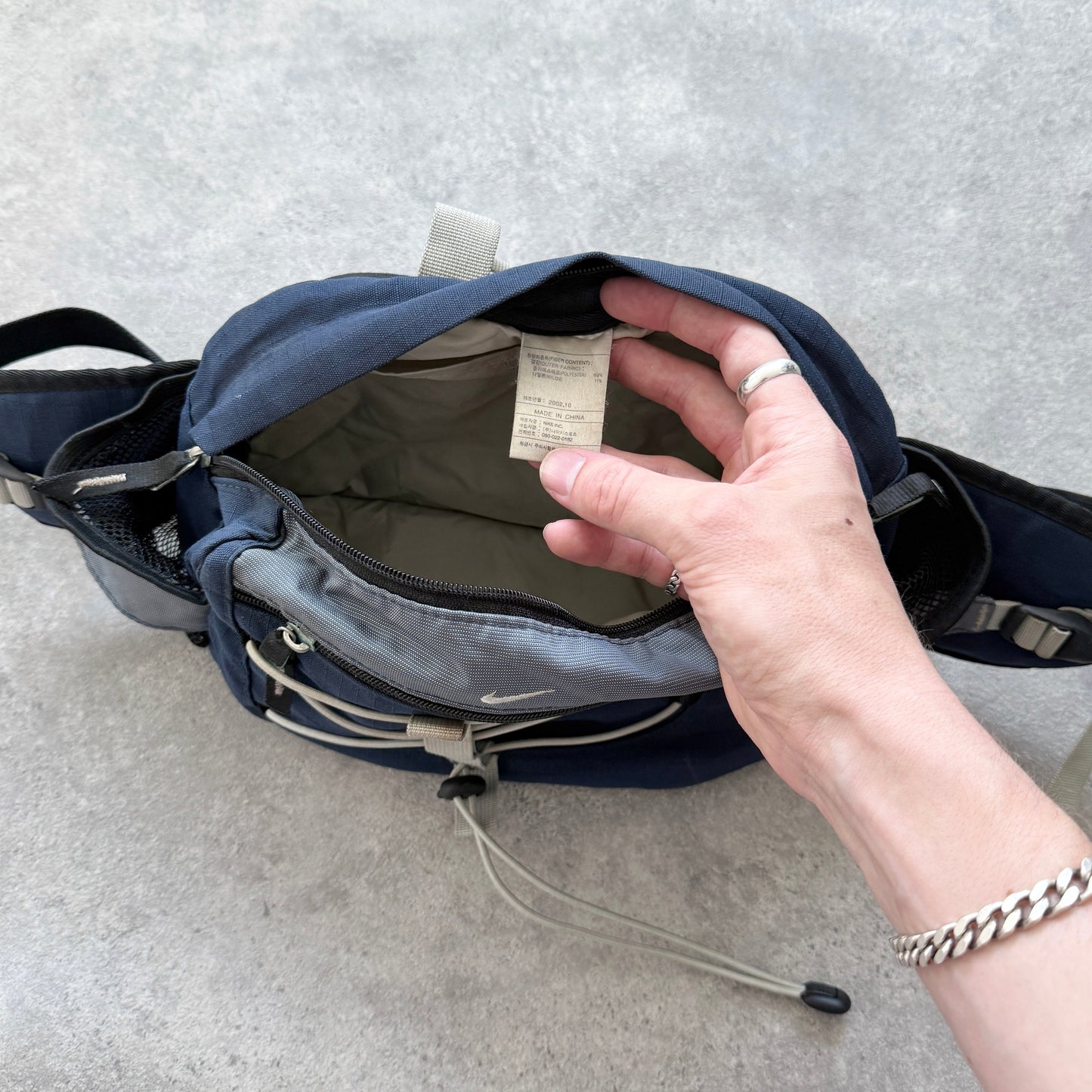 Nike 1990s cross body technical utility bag (13”x10”)