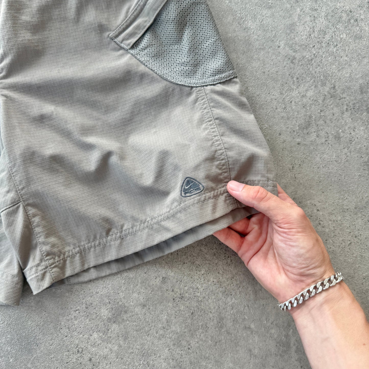 Nike ACG 2000s technical ripstop cargo shorts (S)