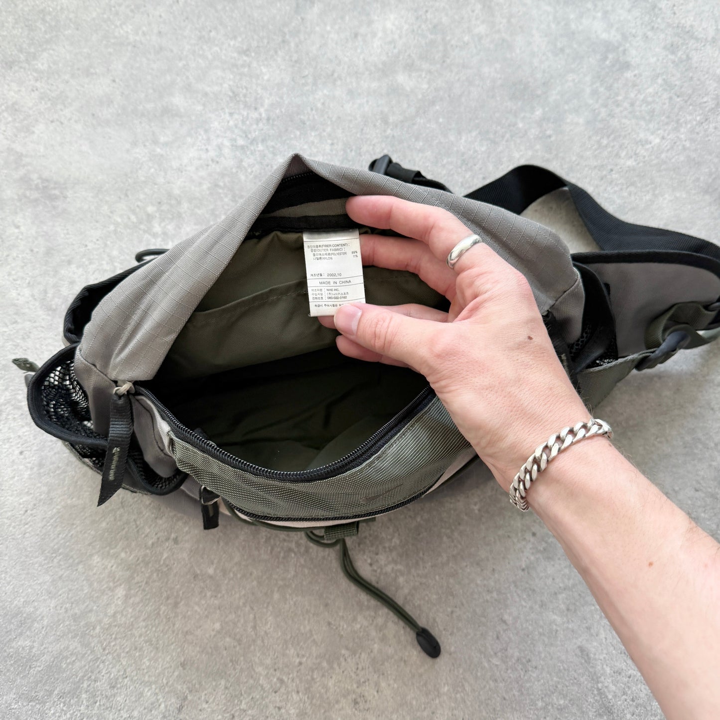 Nike 1990s cross body technical utility bag (13”x10”)