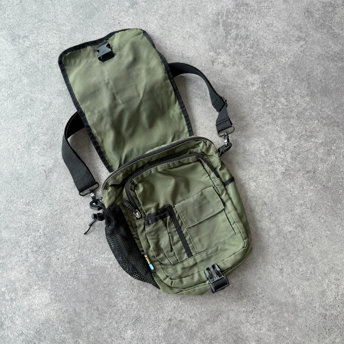 Nike 1990s cross body utility bag (11”x10”)