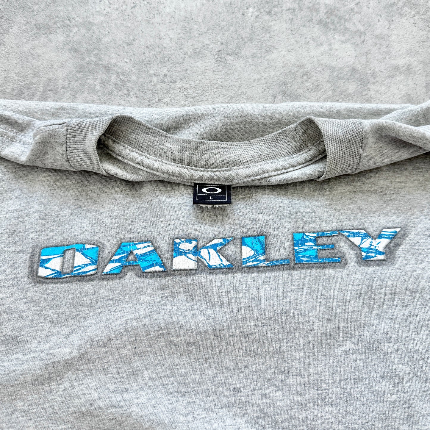 Oakley 2000s heavyweight spellout graphic t-shirt (L)