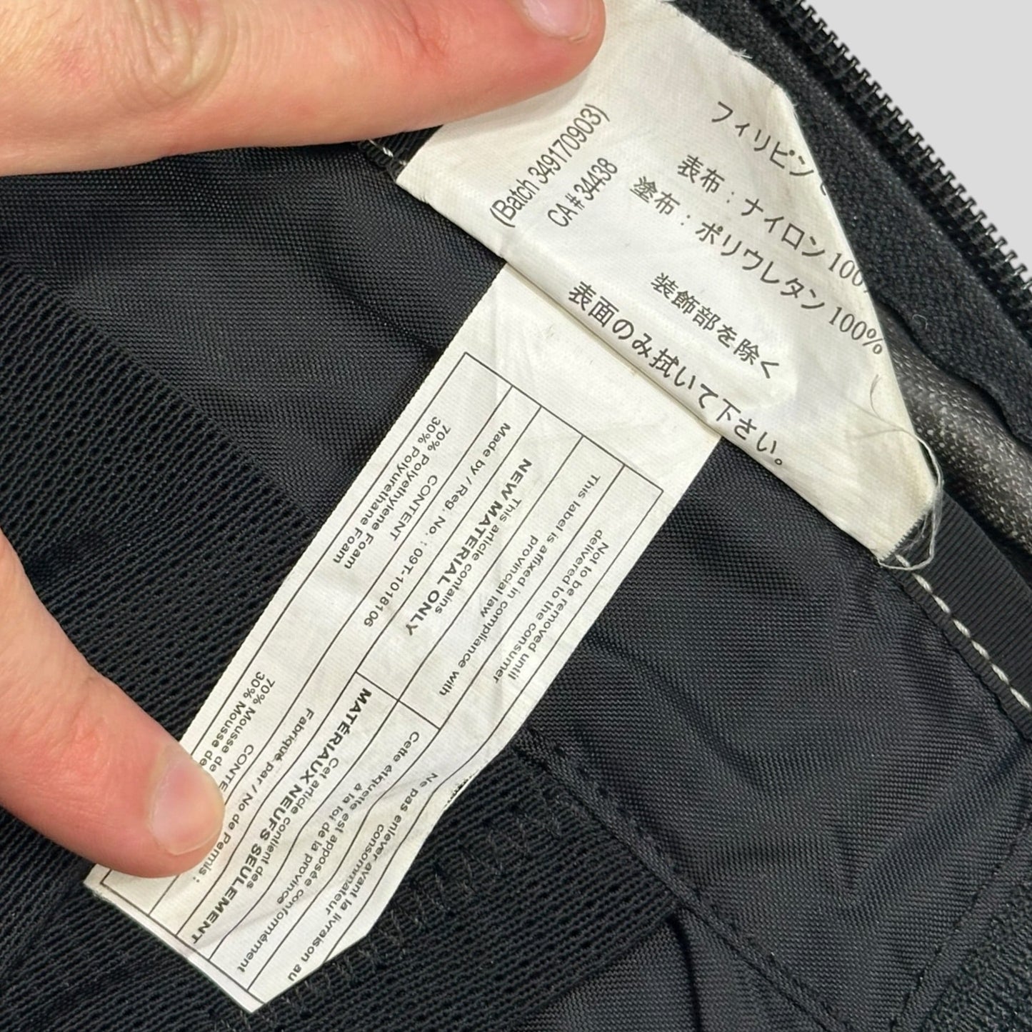 Arc’teryx Arro 22 Waterproof Backpack - 24k Gold | O/S, Black