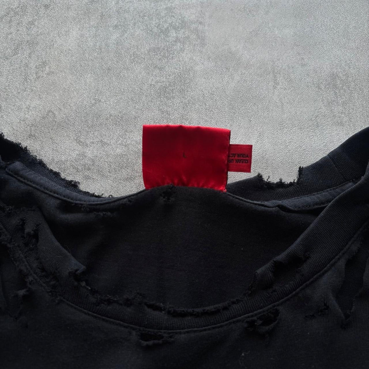 HUGO BOSS DISTRESSED T-SHIRT | O/S, Red