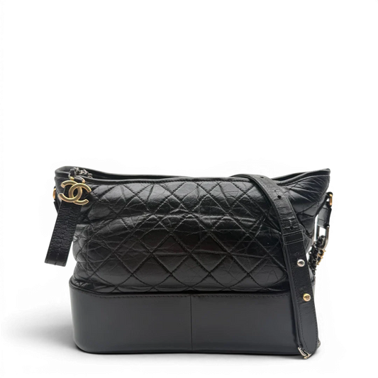 https://cdn.shopify.com/s/files/1/0564/9376/8855/files/Chanel_Schultertasche_Gabrielle_Hobo_aus_Lammleder_schwarz_vintage_CC7310.webp?v=1779963905