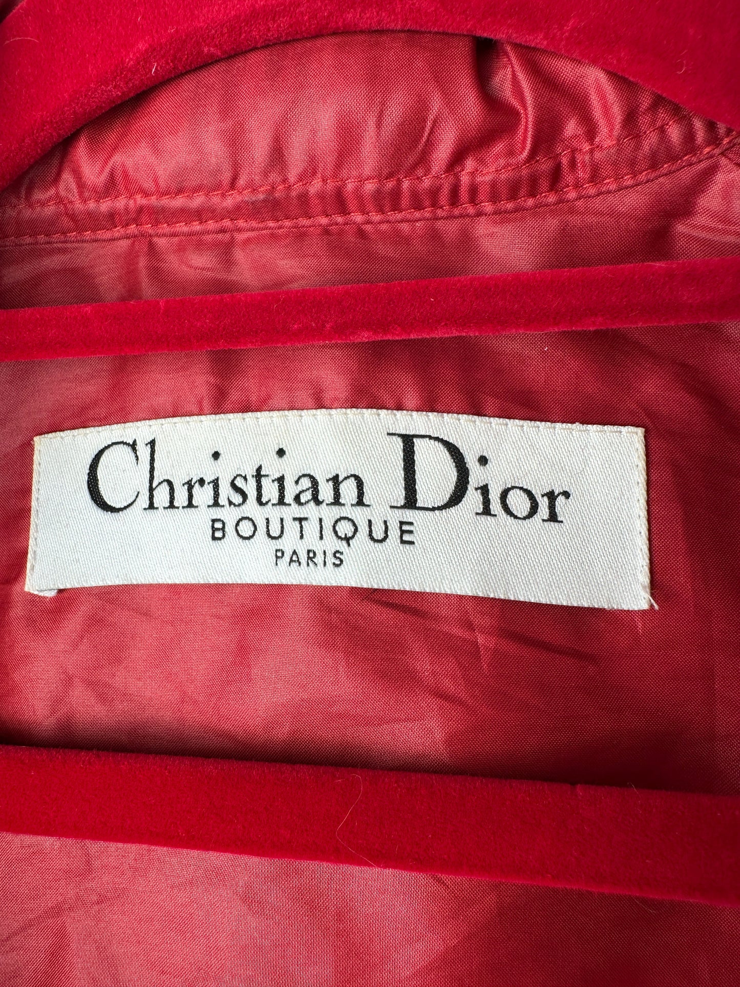 https://cdn.shopify.com/s/files/1/0900/2729/5066/files/Christan_Dior_Brand_Label.jpg?v=1769706102