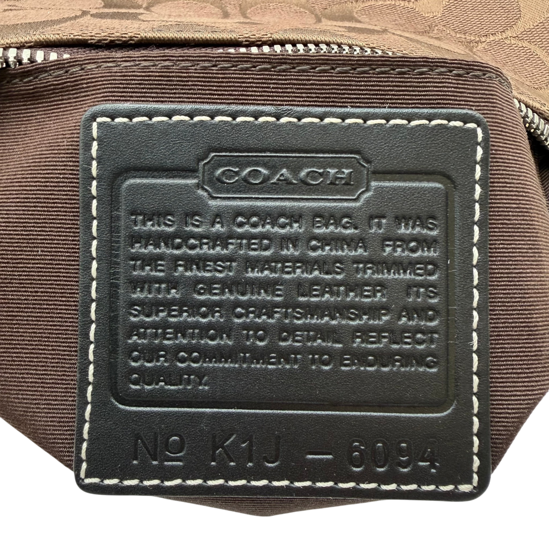 https://cdn.shopify.com/s/files/1/0564/9376/8855/files/Coach_Pochette_Signature_braun_vintage5106.png?v=1776851434