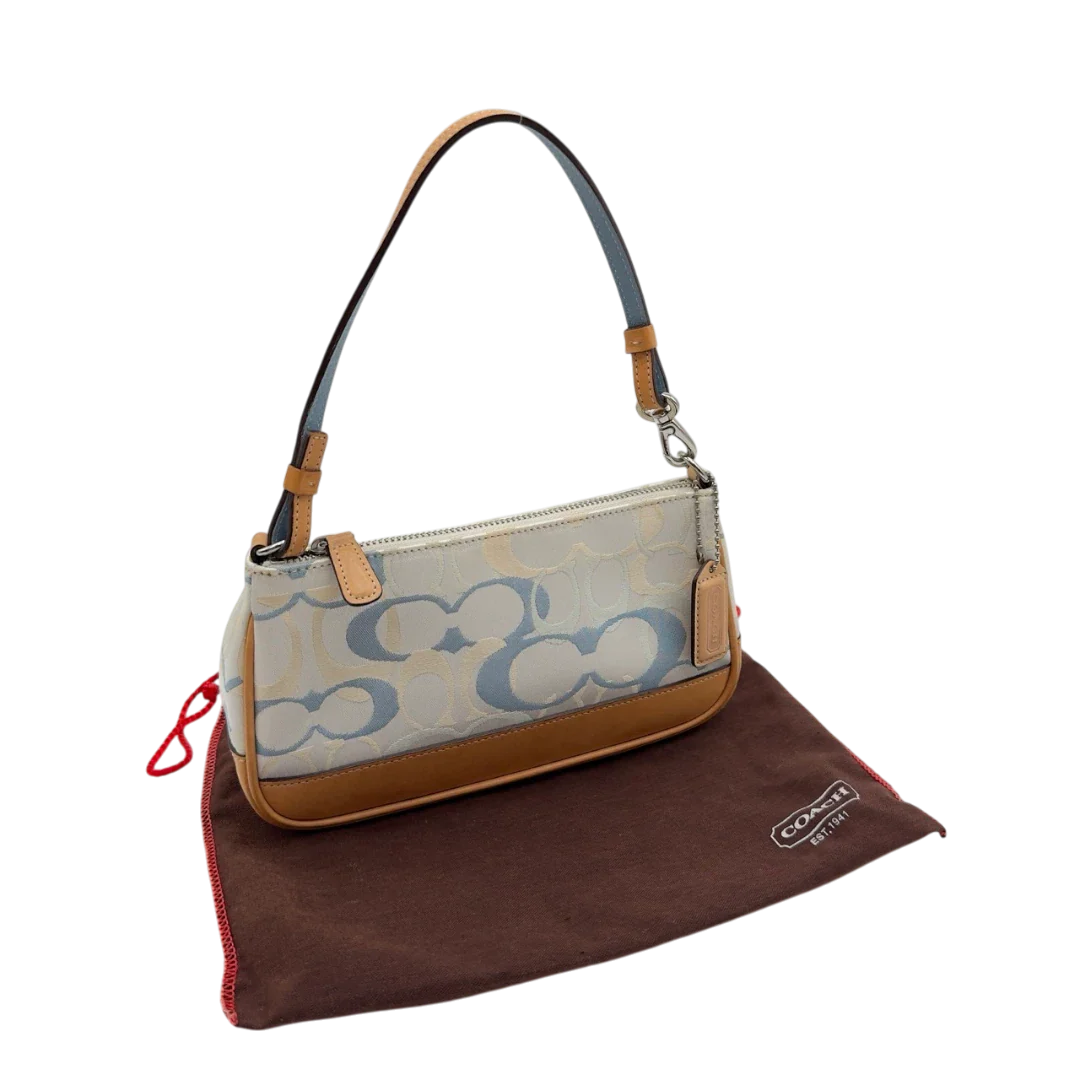 https://cdn.shopify.com/s/files/1/0564/9376/8855/files/Coach_Pochette_Signature_weiss___blau_19.webp?v=1784247615