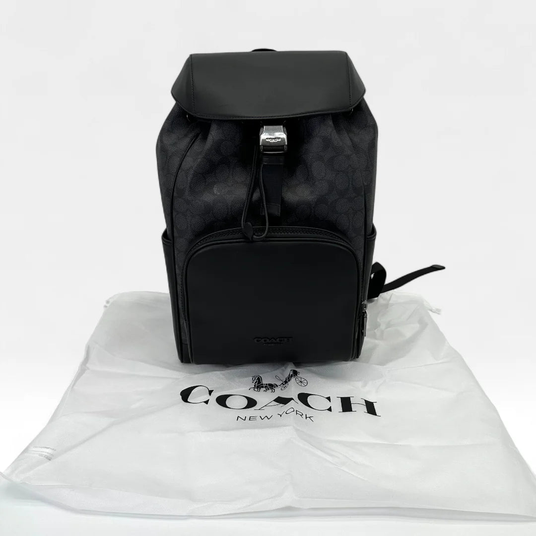 https://cdn.shopify.com/s/files/1/0564/9376/8855/files/Coach_Rucksack_Signature_schwarz_backpack9591.webp?v=1761266140