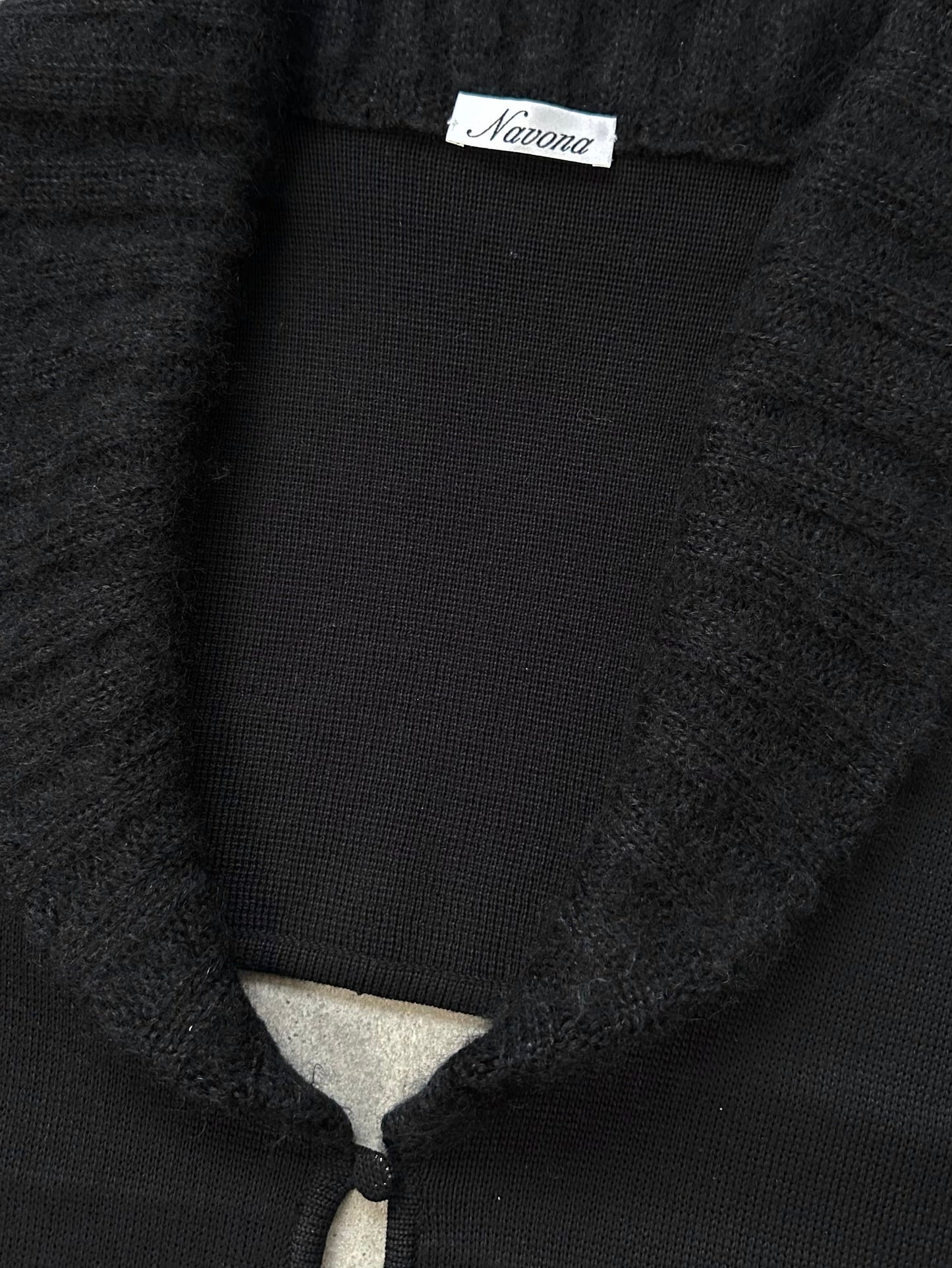 Italian Vintage 1990s Pure Merino Wool Knitted Shawl Scarf