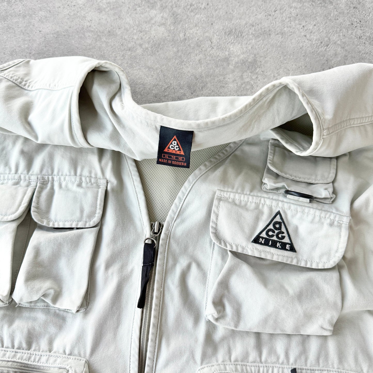 Nike ACG RARE 1990s technical cargo vest jacket (XL)