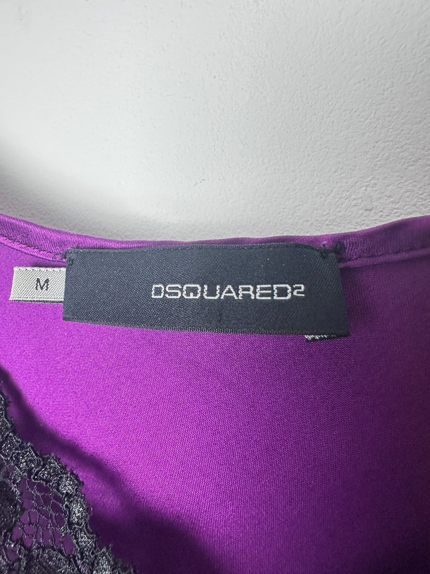 https://cdn.shopify.com/s/files/1/0900/2729/5066/files/DSQUARED2_SILK_LACE_TRIM_CAMI_TOP_tag.jpg?v=1779128045