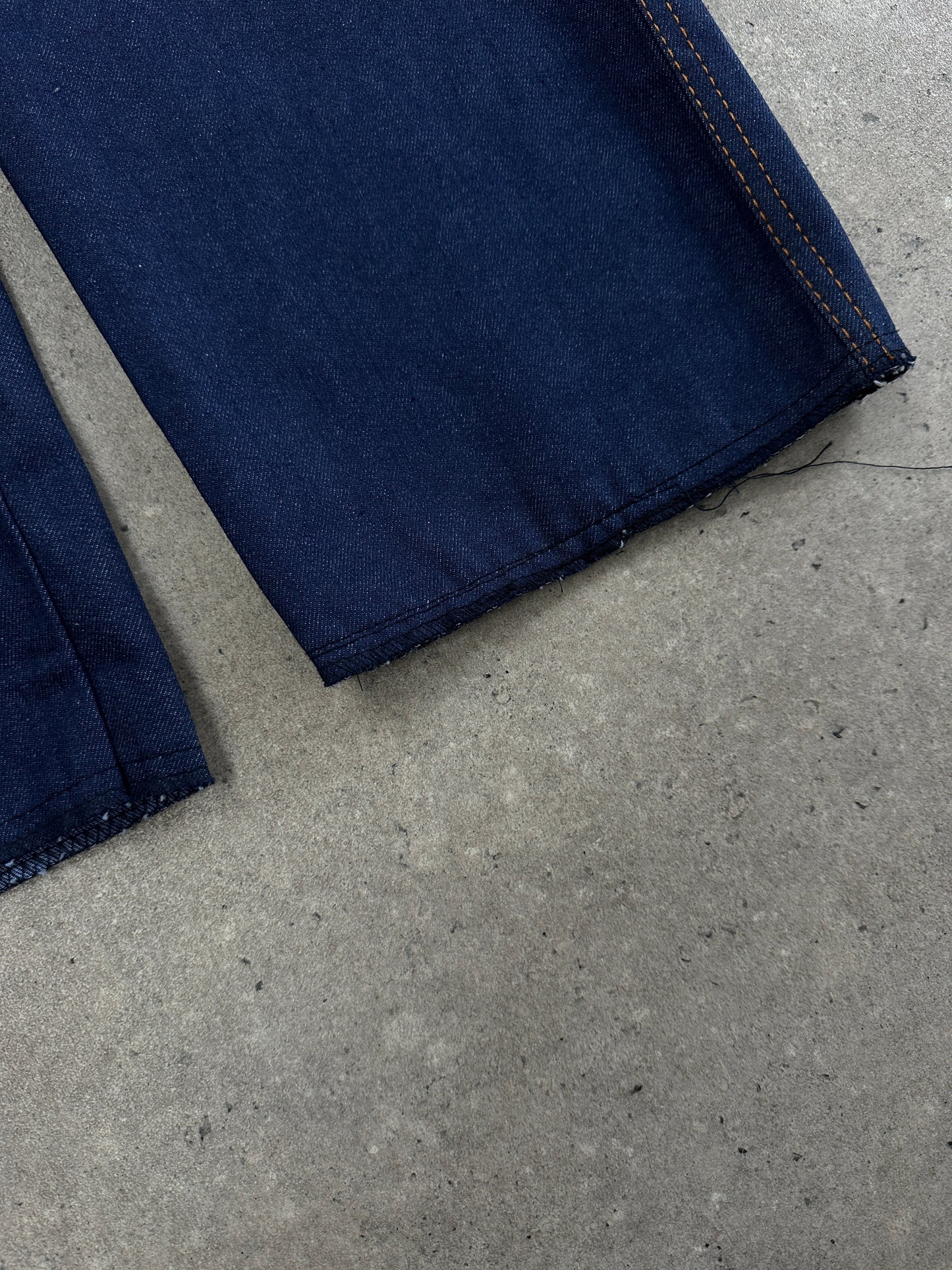 Vintage Italian 1990s high-waisted straight-leg denim jeans, W28, with classic blue denim and vintage stitching details.