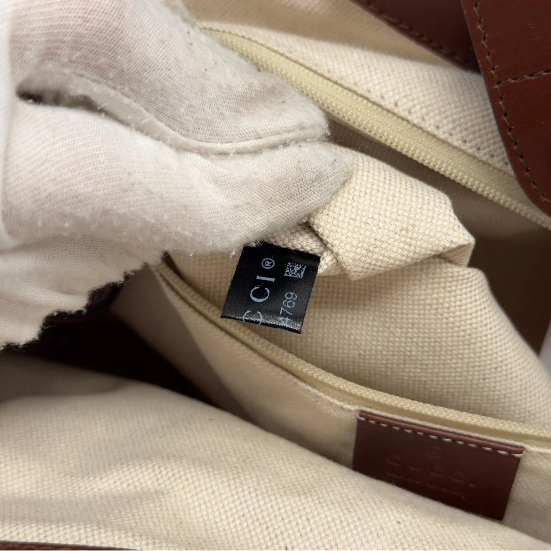https://cdn.shopify.com/s/files/1/0564/9376/8855/files/GucciShopperSukeymonogrambeige7642.webp?v=1779408182