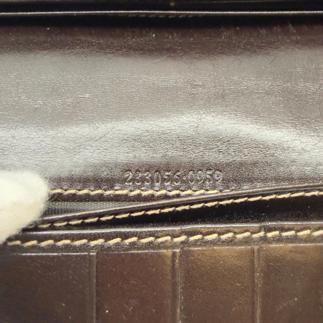 https://cdn.shopify.com/s/files/1/0564/9376/8855/files/Gucci_Geldbeutel_Horsebit_Sherry_Line_monogramm_beige_12.webp?v=1783512807