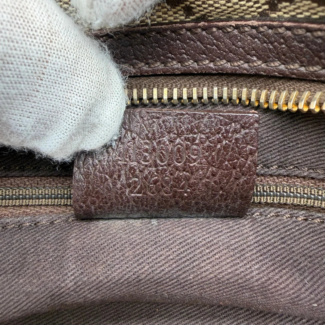 https://cdn.shopify.com/s/files/1/0564/9376/8855/files/Gucci_Handtasche_Balthus_langlich_monogram_beige_vintage_GG7457.webp?v=1779964371