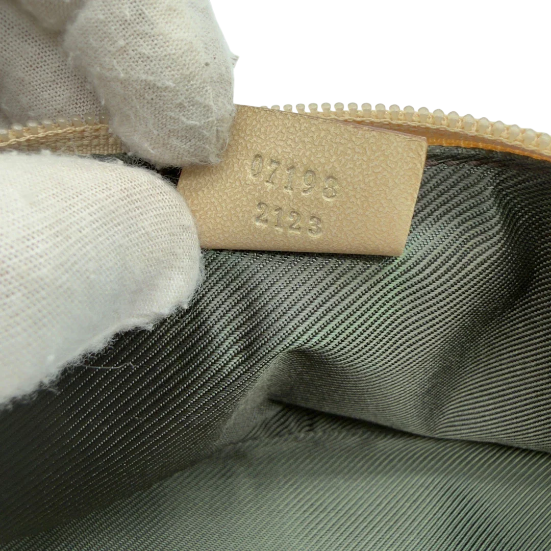 https://cdn.shopify.com/s/files/1/0564/9376/8855/files/Gucci_Handtasche_Boat_Baguette_monogram_beige_15_c3bbf93f-08cd-415d-aa2a-ba2a33edfbdd.webp?v=1782910342