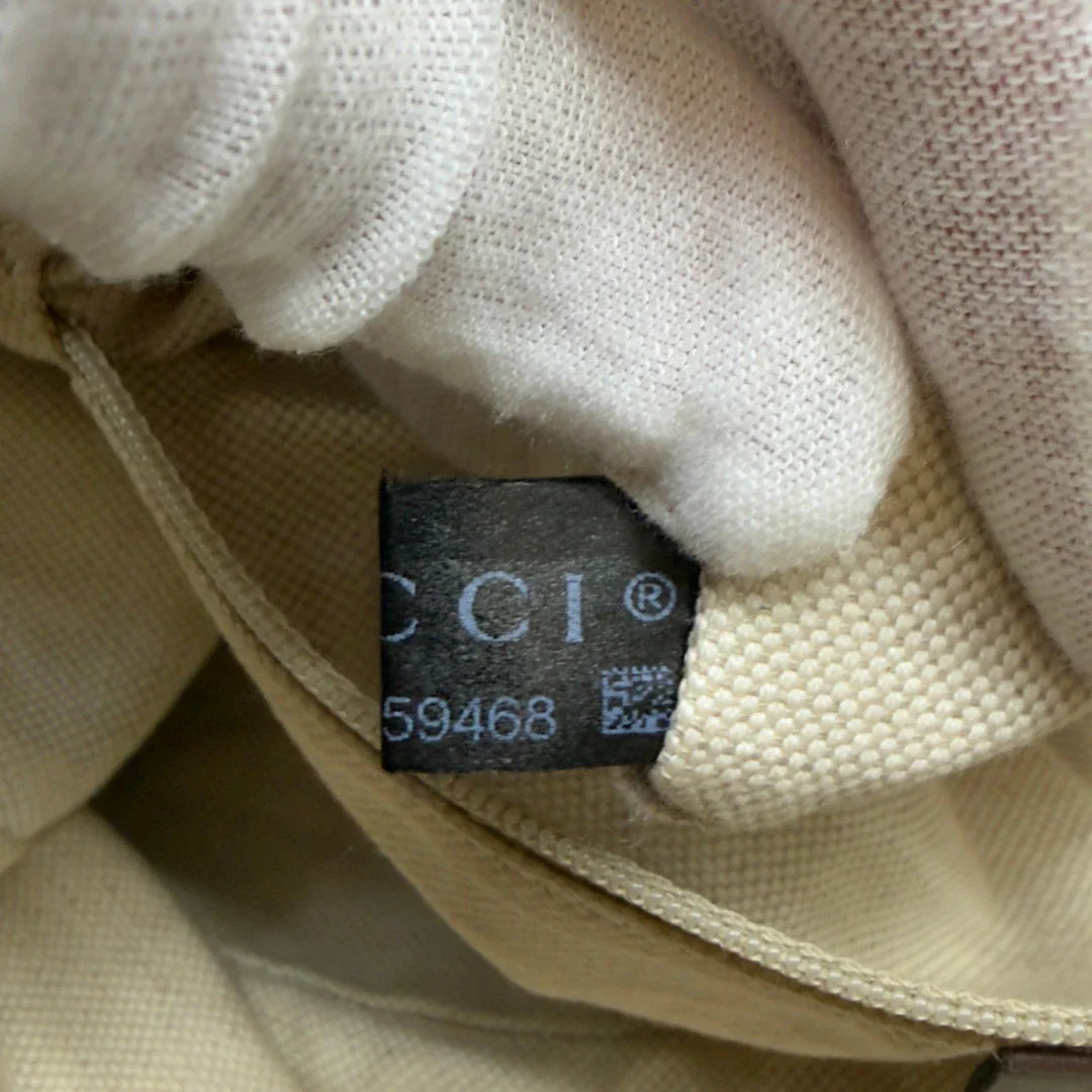 https://cdn.shopify.com/s/files/1/0564/9376/8855/files/Gucci_Handtasche_Sukey_mit_Umhangegurt_monogram_beige_27.webp?v=1783513163