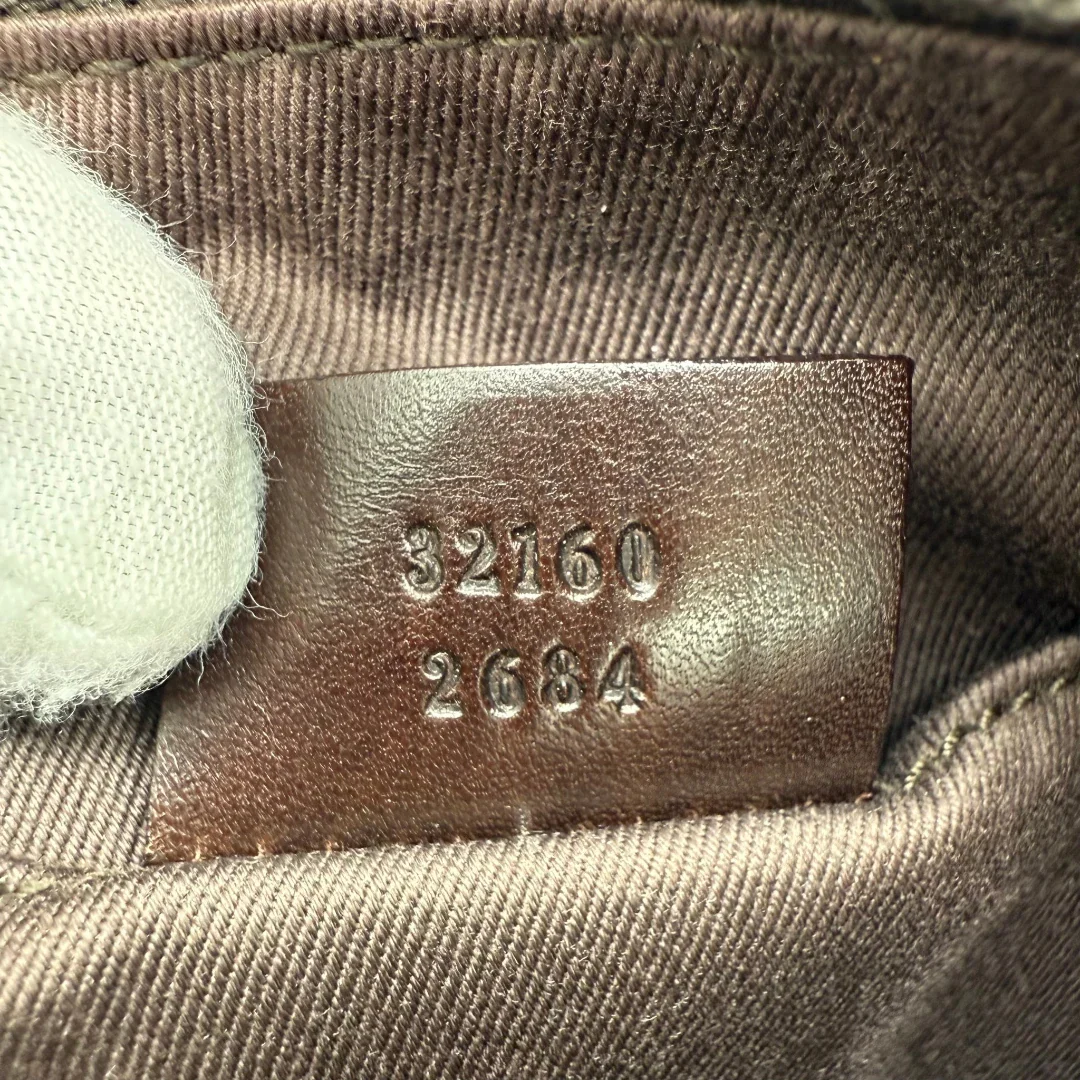 https://cdn.shopify.com/s/files/1/0564/9376/8855/files/Gucci_Pochette_Croissant_monogram_braun_vintage_GG3986.webp?v=1775735011