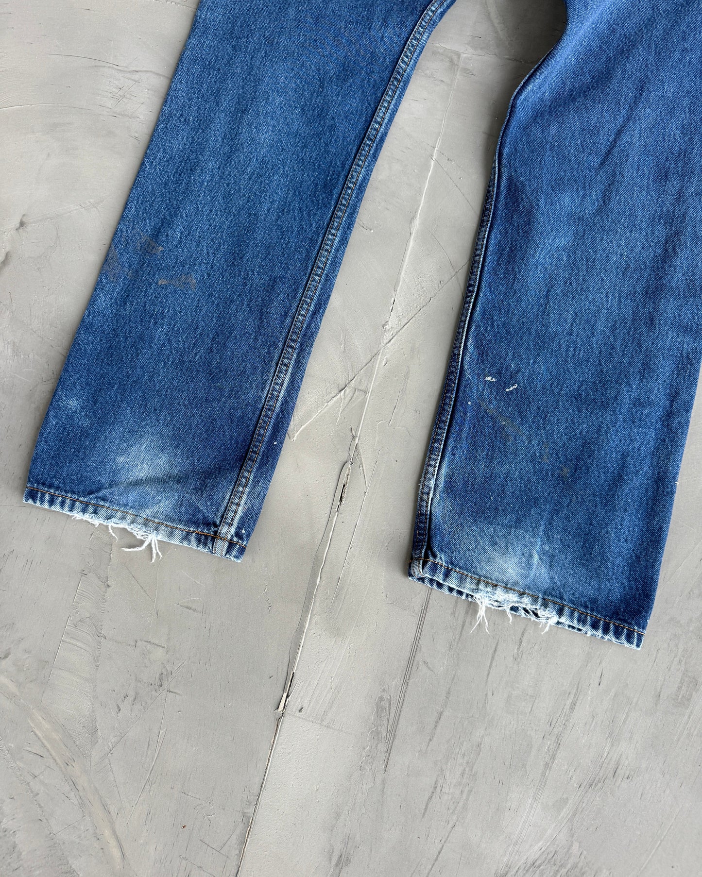 LEVI’S WASHED DISTRESSED 505 BLUE JEANS - W32/33