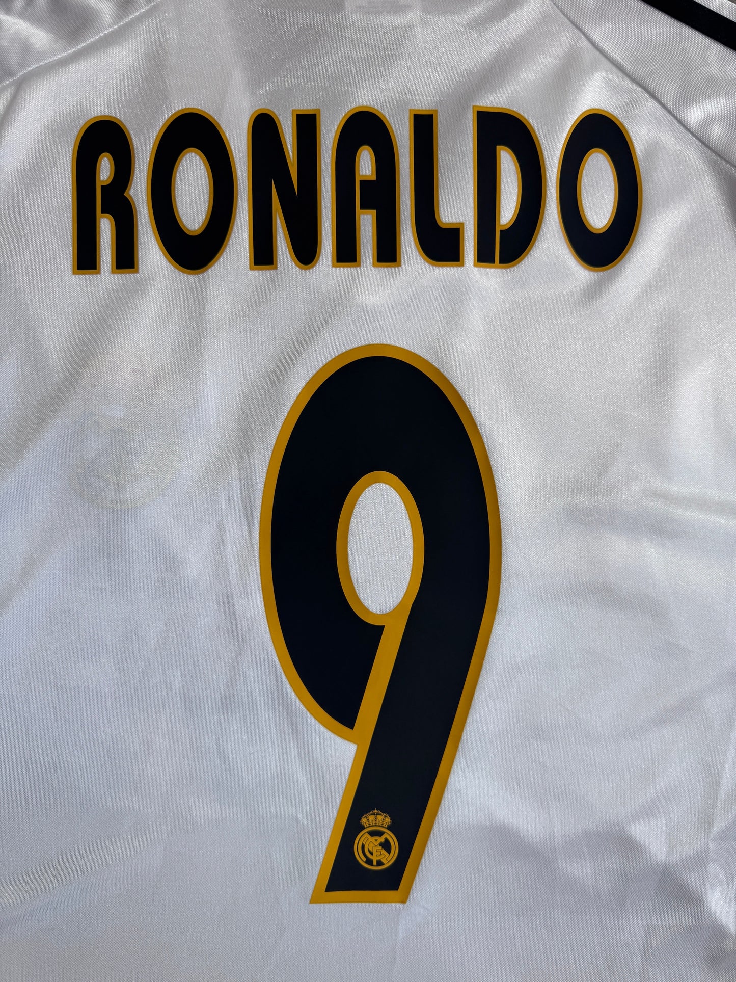 2004/05 Real Madrid 'Ronaldo 9' Home Football Shirt