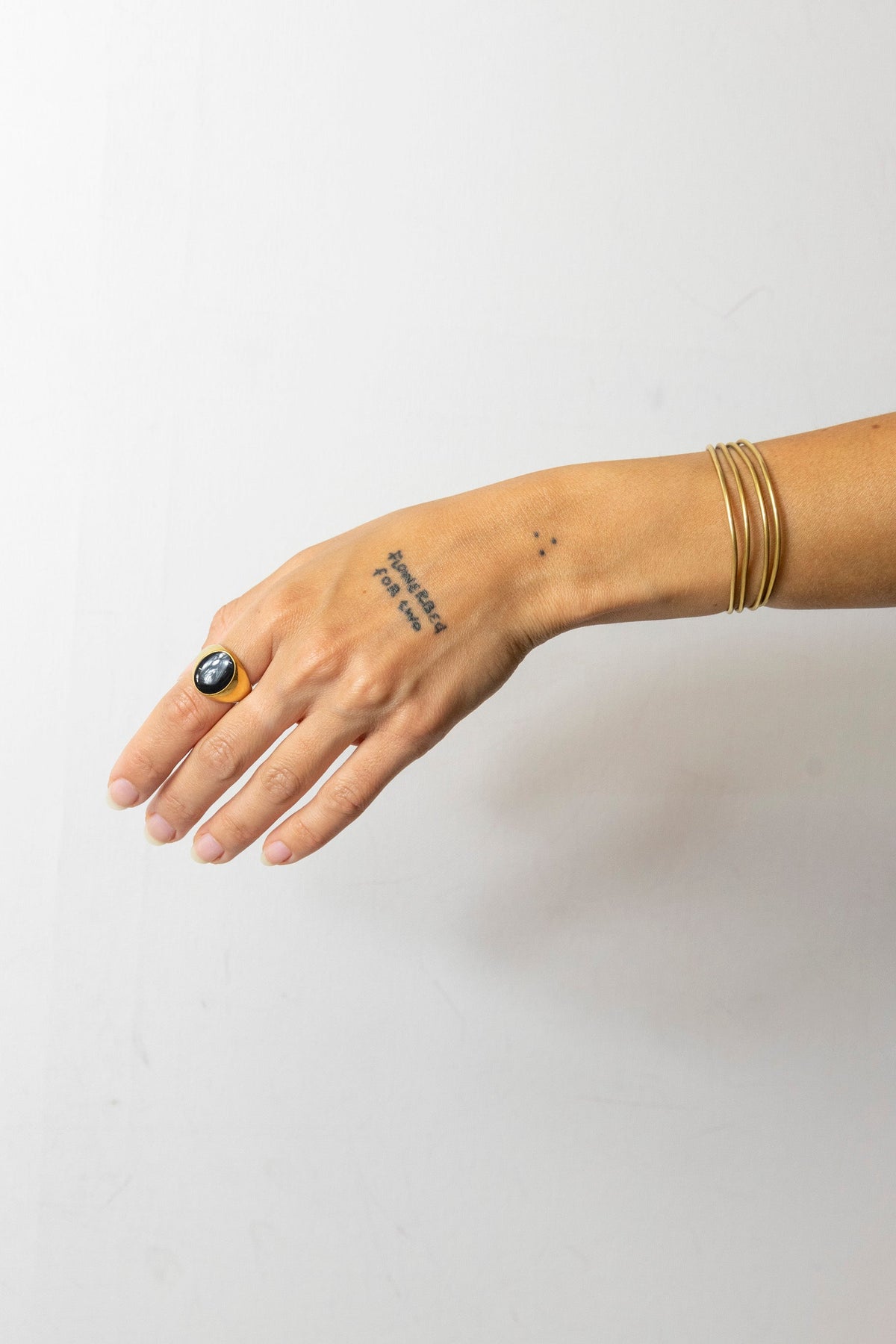 Gold Oval Signet Ring | O/S, Gold