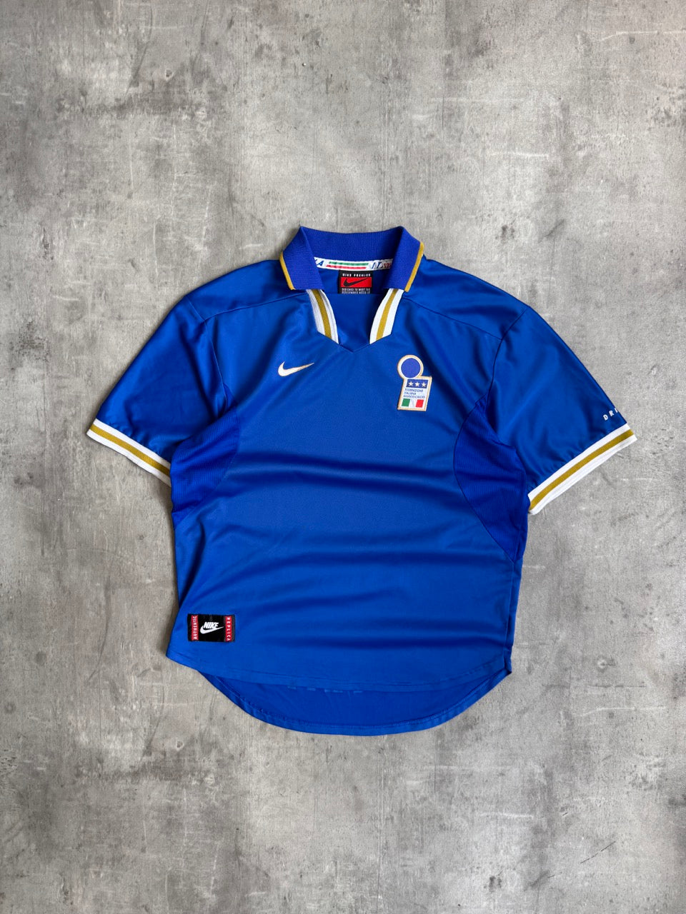 ウェア Nike 96/97 Italy  kit 90s s-l400.jpg