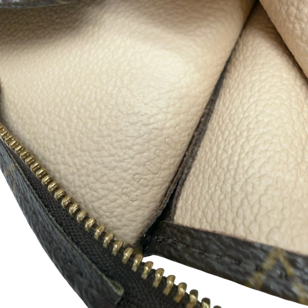 https://cdn.shopify.com/s/files/1/0564/9376/8855/files/Louis_Vuitton_Clutch_Pouch_Toilette_monogram_braun_14.webp?v=1783511121