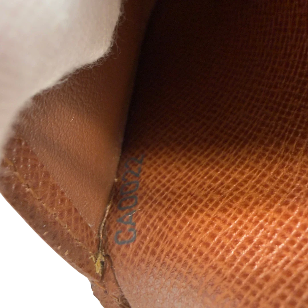 https://cdn.shopify.com/s/files/1/0564/9376/8855/files/Louis_Vuitton_Geldbeutel_Viennois_monogram_braun_17.webp?v=1782983625