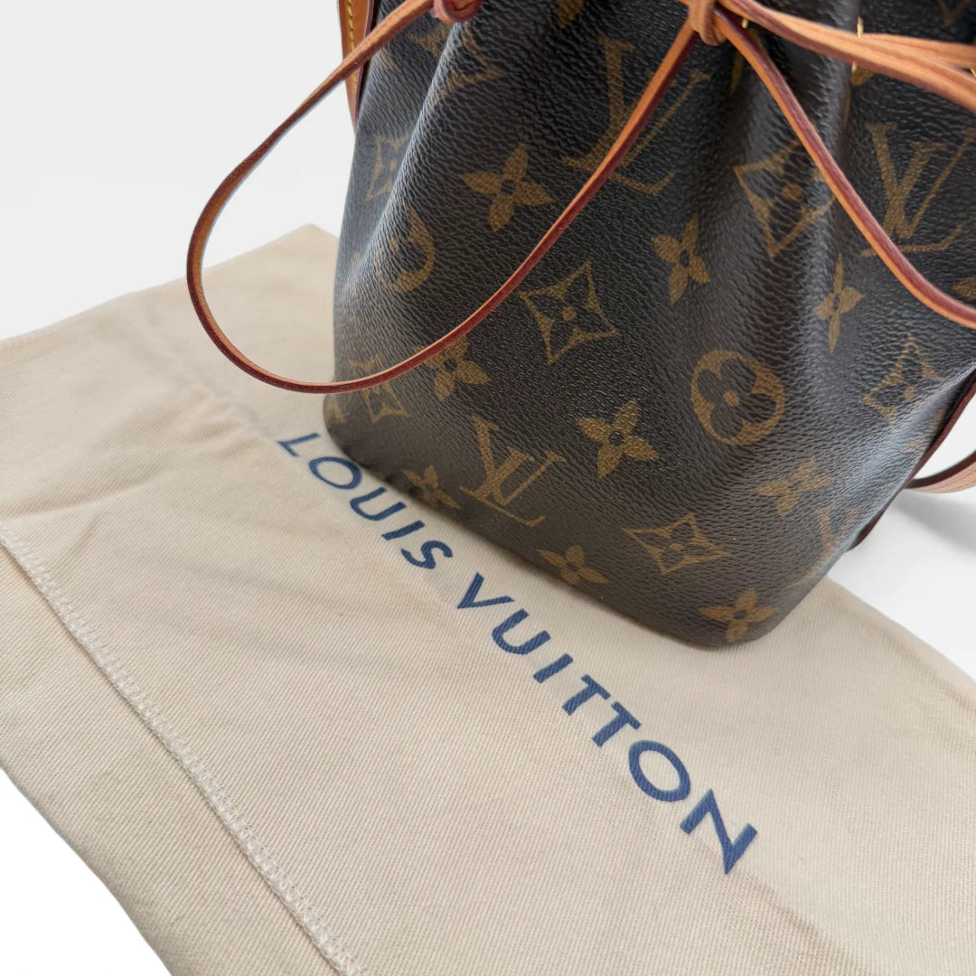 https://cdn.shopify.com/s/files/1/0564/9376/8855/files/Louis_Vuitton_Handtasche_Sac_Noe_Nano_Monogram_braun_vintage_designer_luxus_tasche_LV_handbag77.webp?v=1766104135