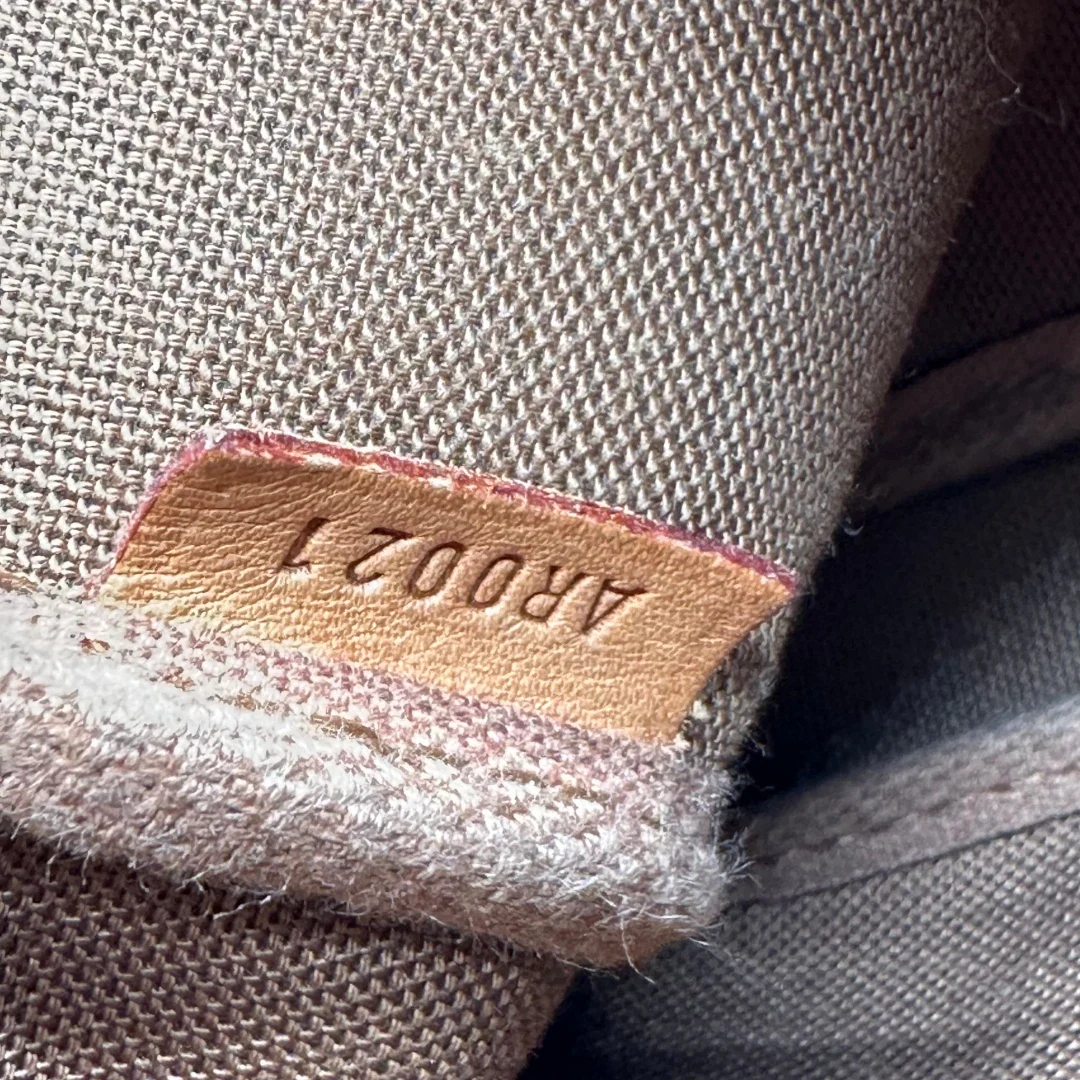 https://cdn.shopify.com/s/files/1/0564/9376/8855/files/Louis_Vuitton_Pochette_Accessoires_monogram_braun_vintage_LV_2899.webp?v=1772716324