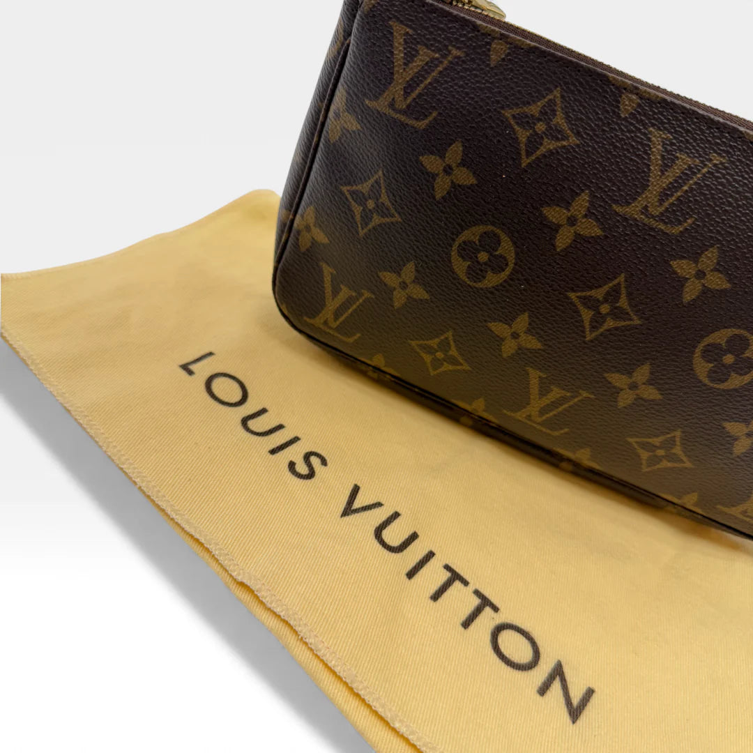 https://cdn.shopify.com/s/files/1/0564/9376/8855/files/Louis_Vuitton_Pochette_Accessoires_monogram_braun_vintage_LV_4418.webp?v=1765402242