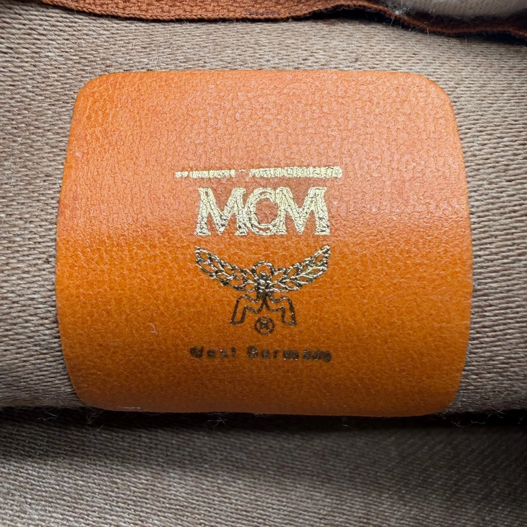 https://cdn.shopify.com/s/files/1/0564/9376/8855/files/MCM_Clutch_klein_vintage5569.webp?v=1777484968