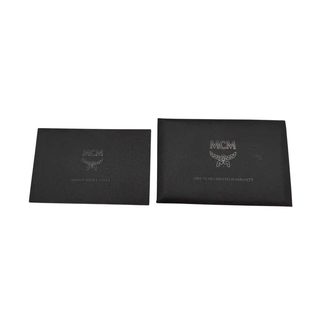 https://cdn.shopify.com/s/files/1/0564/9376/8855/files/MCM_Clutch_mit_Nieten_visetos_schwarz_vintage2758.webp?v=1773308715