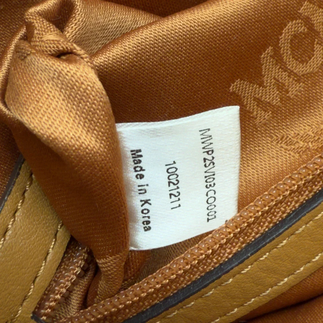 https://cdn.shopify.com/s/files/1/0564/9376/8855/files/MCM_Handtasche_Visetos_braun_vintage6078.webp?v=1778197003