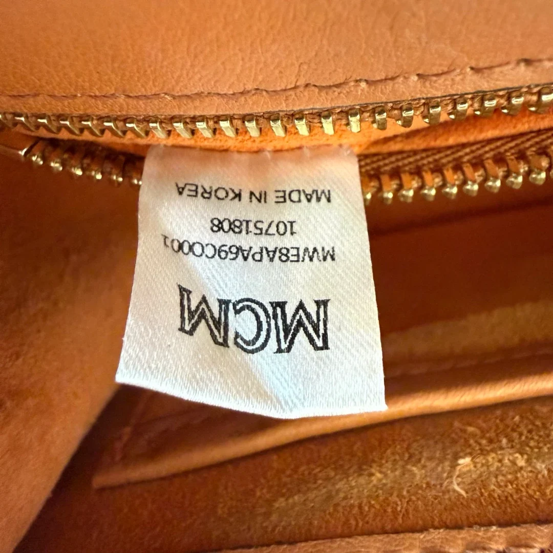 https://cdn.shopify.com/s/files/1/0564/9376/8855/files/MCM_Umhangetasche_Tracy_small_Satchel_visetos_braun_19.webp?v=1784794735