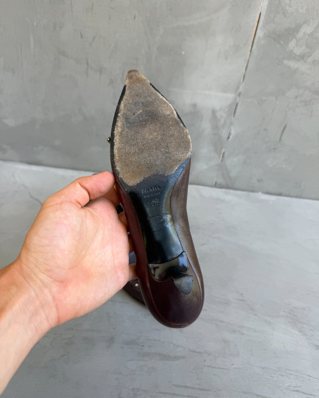 Prada Red Brown Leather Heels – EU 38.5-on a concrete background