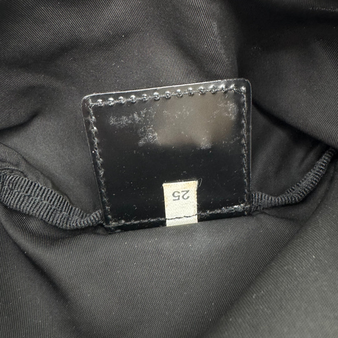 https://cdn.shopify.com/s/files/1/0564/9376/8855/files/Prada_Reisetasche_50_aus_Nylon_schwarz_vintage_dufflebag5167.webp?v=1761262442