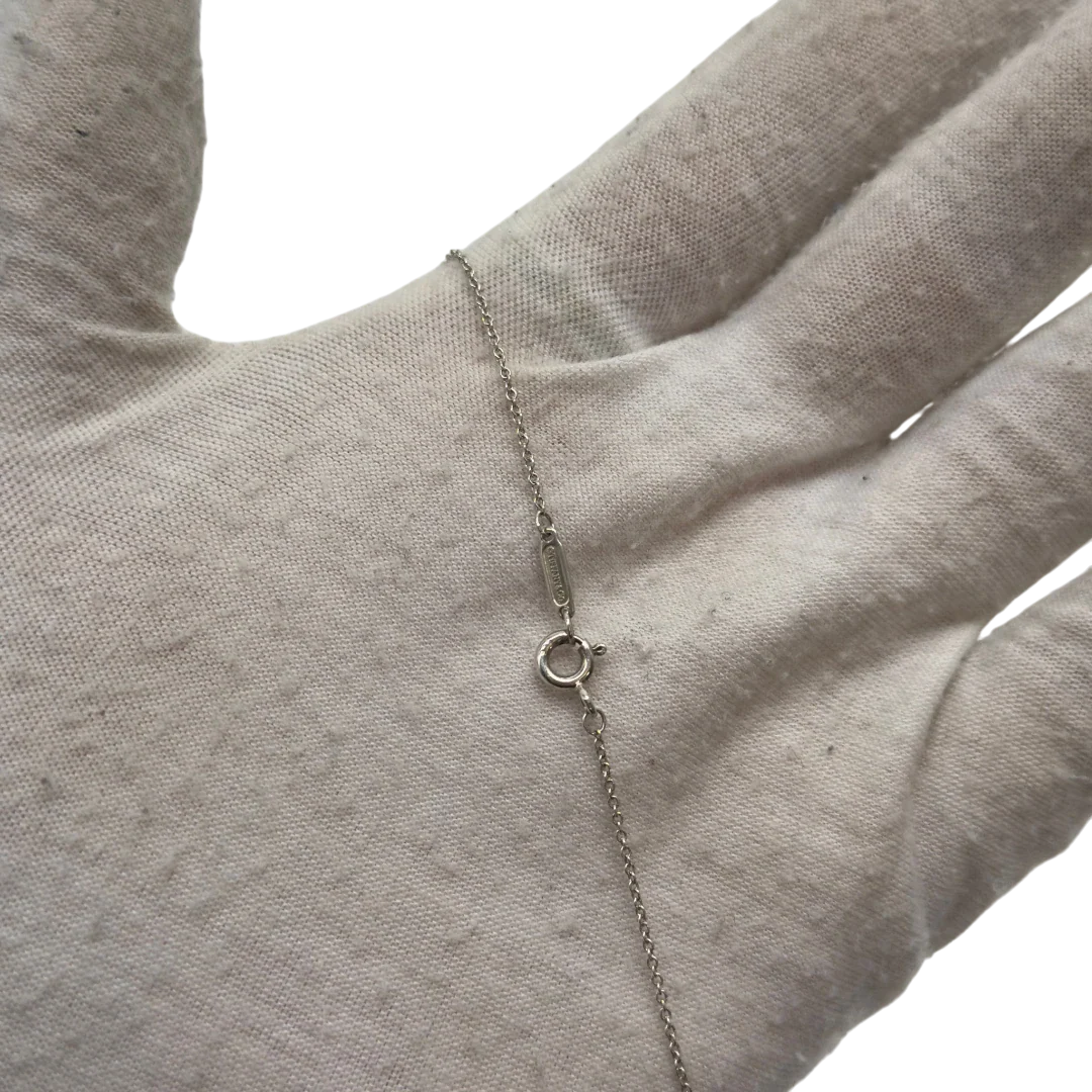 https://cdn.shopify.com/s/files/1/0564/9376/8855/files/Tiffany___Co._Halskette_Zwillingsherzen_rosa_aus_925_Silber_vintage7779.webp?v=1779406371