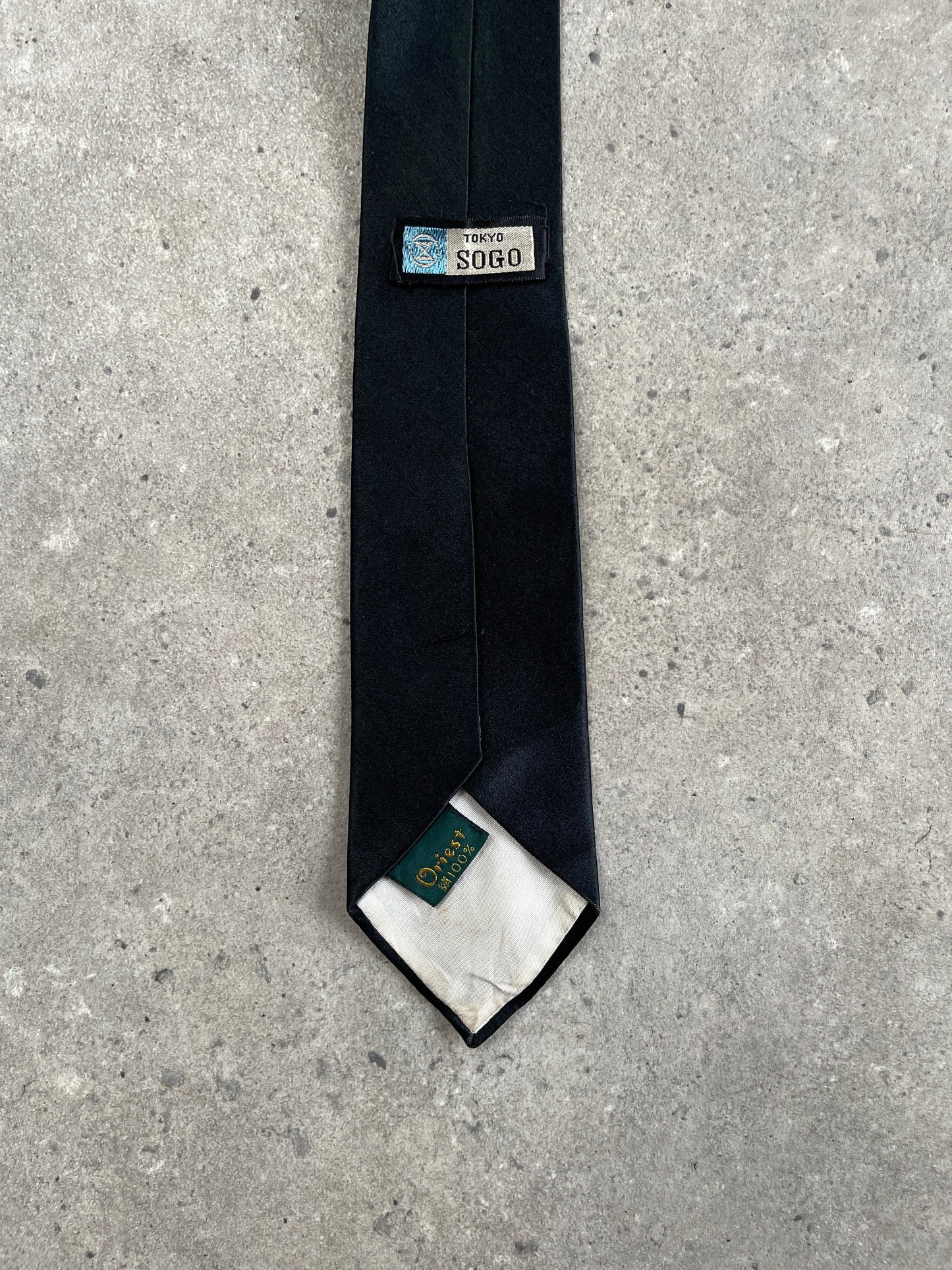 Vintage 1990s pure silk tie with classic pattern, showcasing smooth texture and elegant design from the Vintage brand.