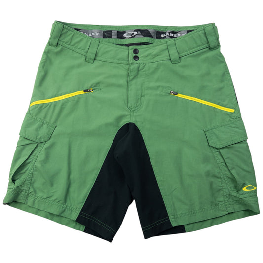 Vintage 2000s Oakley Cargo Shorts Size W35 | W35, Green
