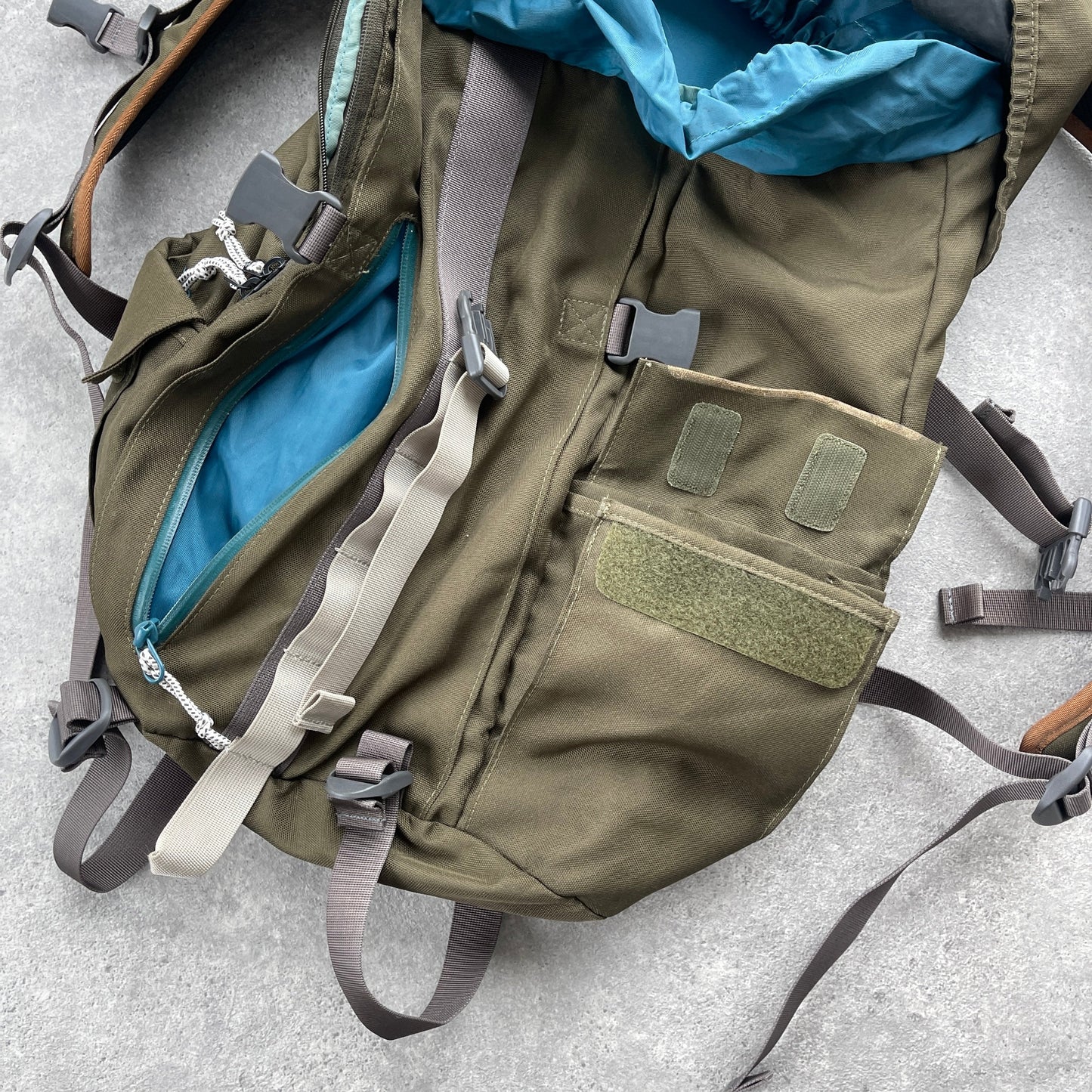 Nike ACG 1990s Steel City 35L backpack (22”x15”)