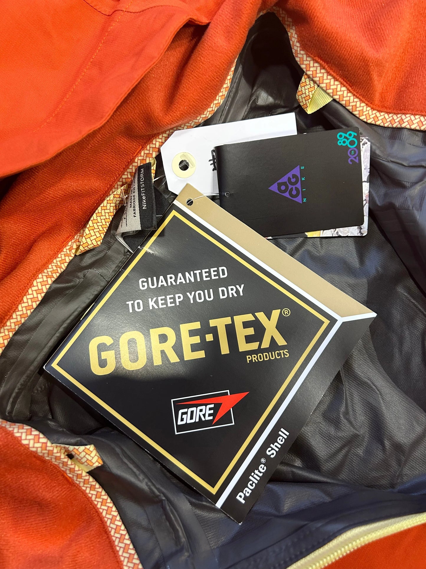 Nike ACG Goretex Hard Shell L | Default Title, Red